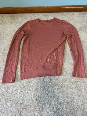 lululemon athletica women’s Perforated Long Sleeve Crew in Dusty Rose